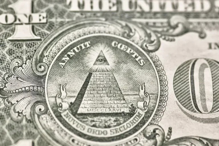 A classic historic gold engraving of the novus ordo seclorum motto resting beneath a majestic secure pyramid symbol representing global strategic alignment.